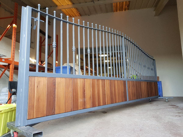 Metal Framed Half Timber Driveway Gates with Railheads
