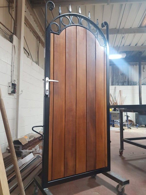 Tall Metal Framed Timber Side Gate with Circle Feature