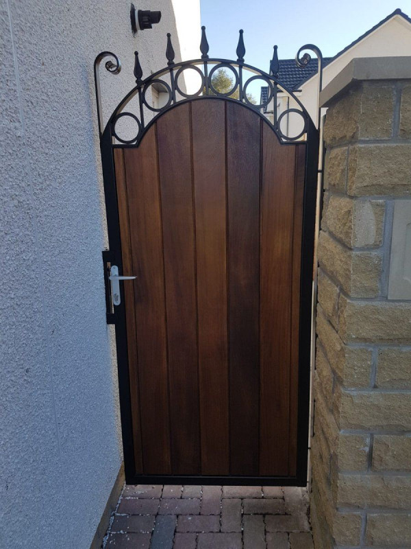 Metal Framed Timber Side Gate With Rounded Railhead