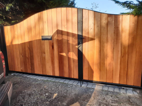 Tall Metal Framed Timber Driveway Gates with Letterbox