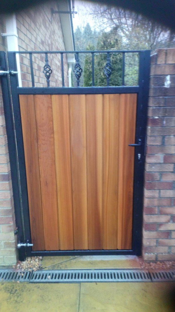 Metal Framed Timber Side Gate With Railhead