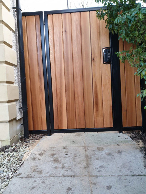 Timber Side gates & Dual Fixed Panel