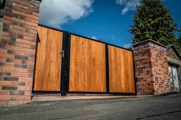 Tall Metal Framed Timber Driveway Gates With Side Gate